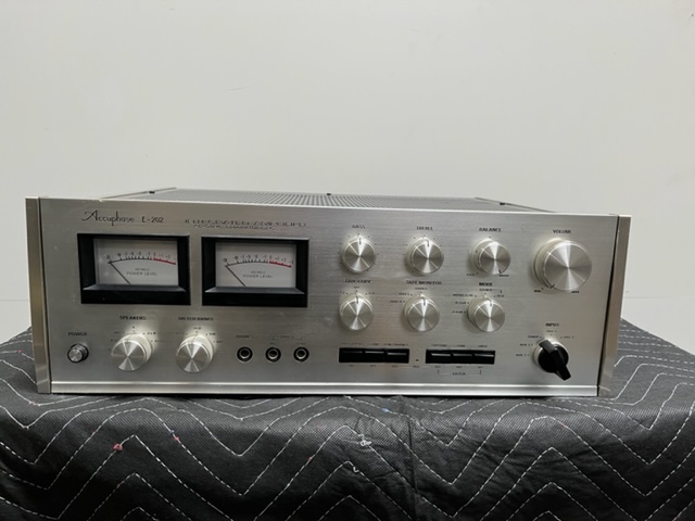 Accuphase E-202 integrated amplifier