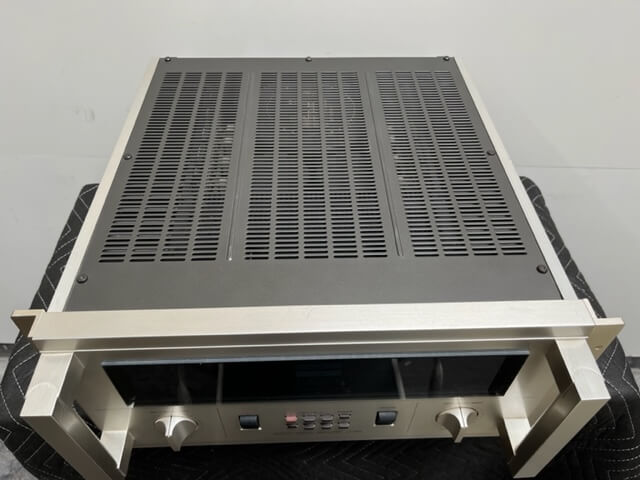 Accuphase P-600 stereo power amplifier