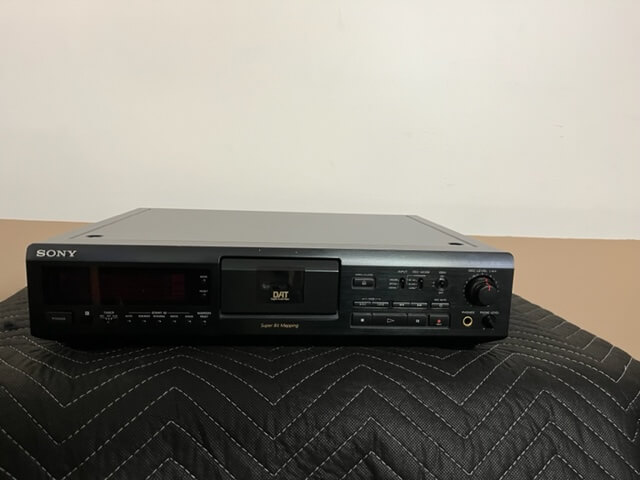 Sony DTC-ZE700 digital audio tape deck