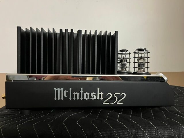 McIntosh MA252 integrated amplifier