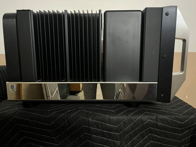 McIntosh MC 303 power amplifier