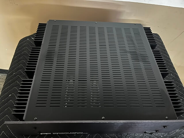 Precision Fidelity M-8 hybrid power amplifier