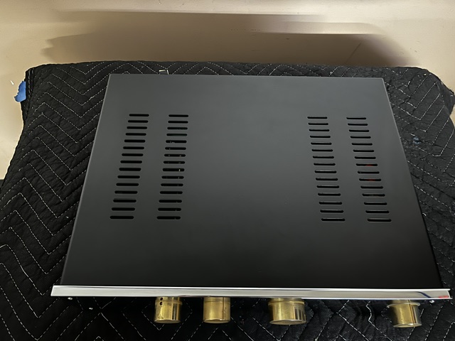 E.A.R. 868L tube preamplifier