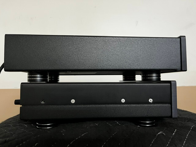 Mark Levinson No 28 preamplifier (s/n 3049) and PLS-228 power supply