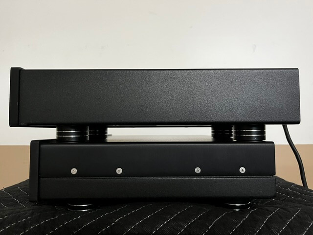 Mark Levinson No 28 preamplifier (s/n 3049) and PLS-228 power supply