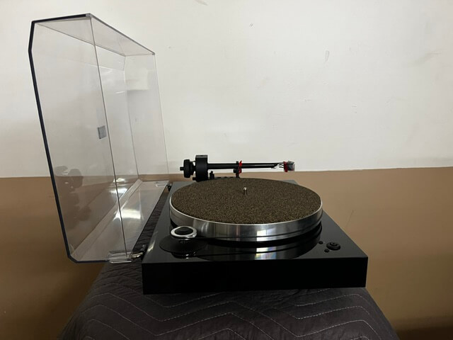 Pro-Ject X8 turntable