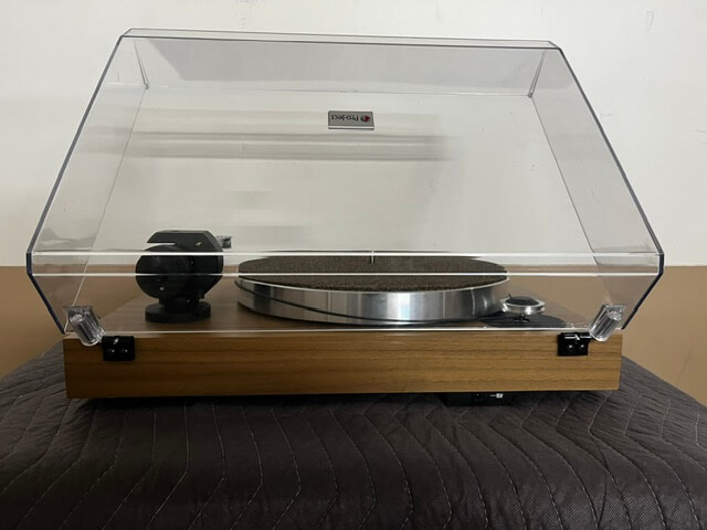 Pro-Ject X8 turntable