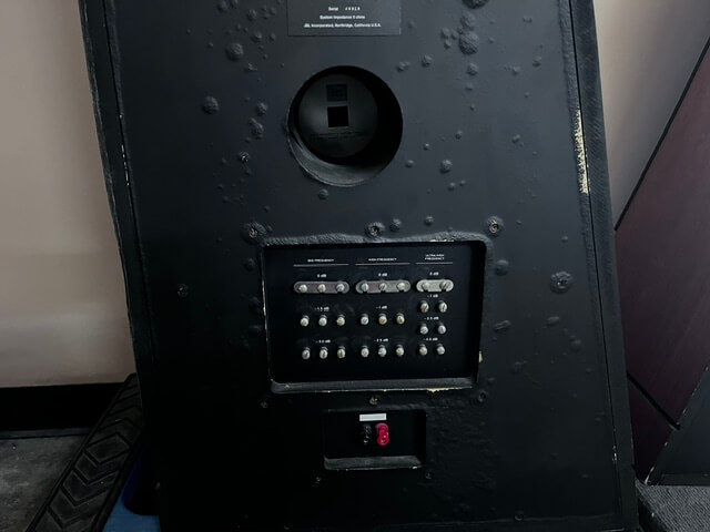 JBL Model 250Ti speakers
