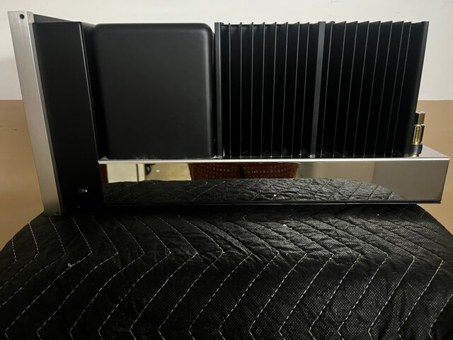 McIntosh MC302 power amplifier