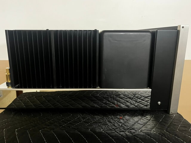 McIntosh MC302 power amplifier