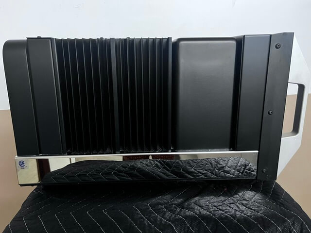 McIntosh MC303 power amplifier